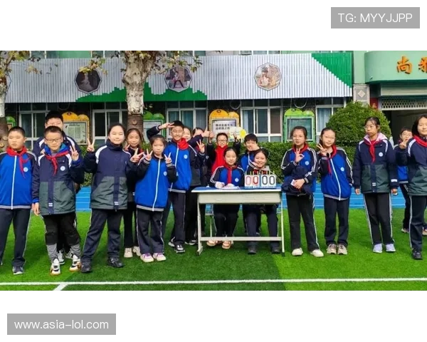 炫技杂耍足球球星用双脚演绎绿茵场上的艺术盛宴